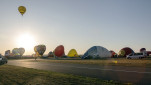 18 - Les ballons s'égrènent dans le ciel matinal