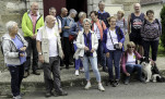 33 - Photo de groupe à la sortie de l'église.