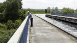 80 - Marie sur le pont canal